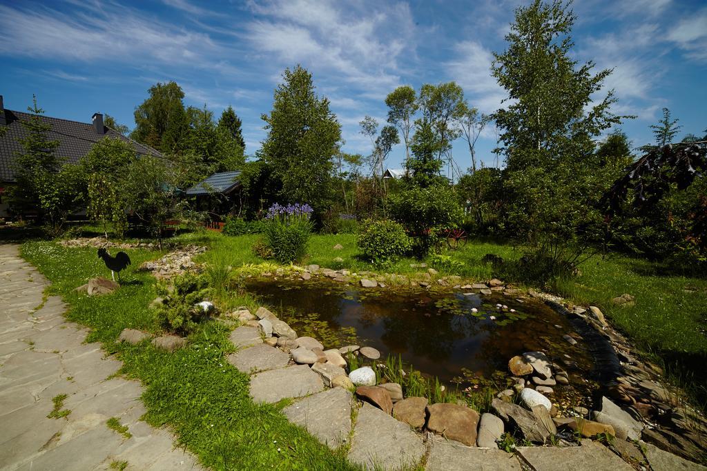 Stylowy Zajazd Pod Czarnym Kogutem Czarna (Bieszczady) Exterior foto