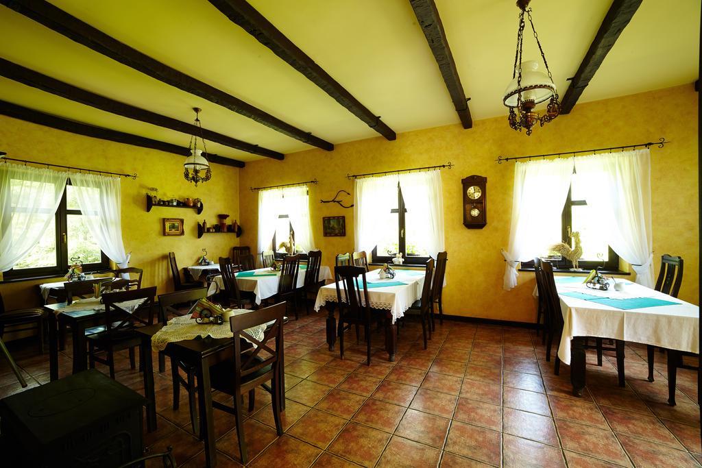 Stylowy Zajazd Pod Czarnym Kogutem Czarna (Bieszczady) Exterior foto