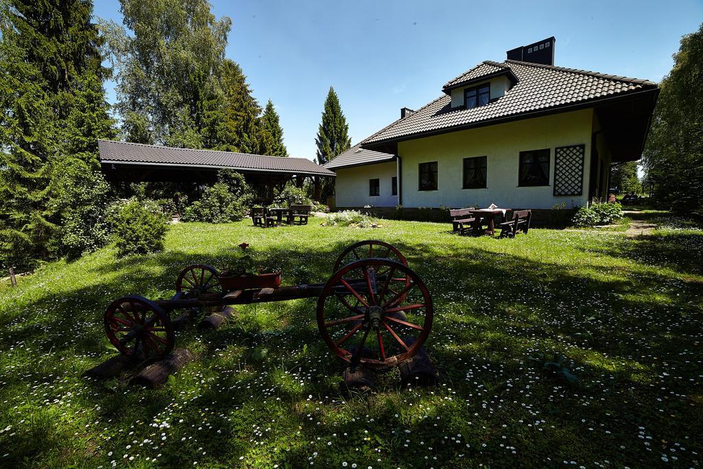 Stylowy Zajazd Pod Czarnym Kogutem Czarna (Bieszczady) Exterior foto