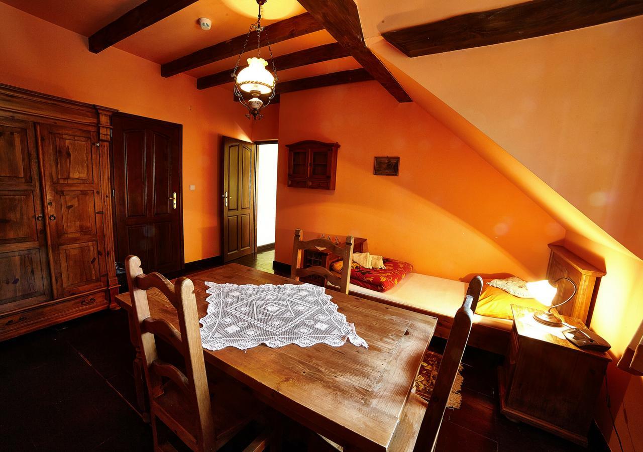 Stylowy Zajazd Pod Czarnym Kogutem Czarna (Bieszczady) Exterior foto