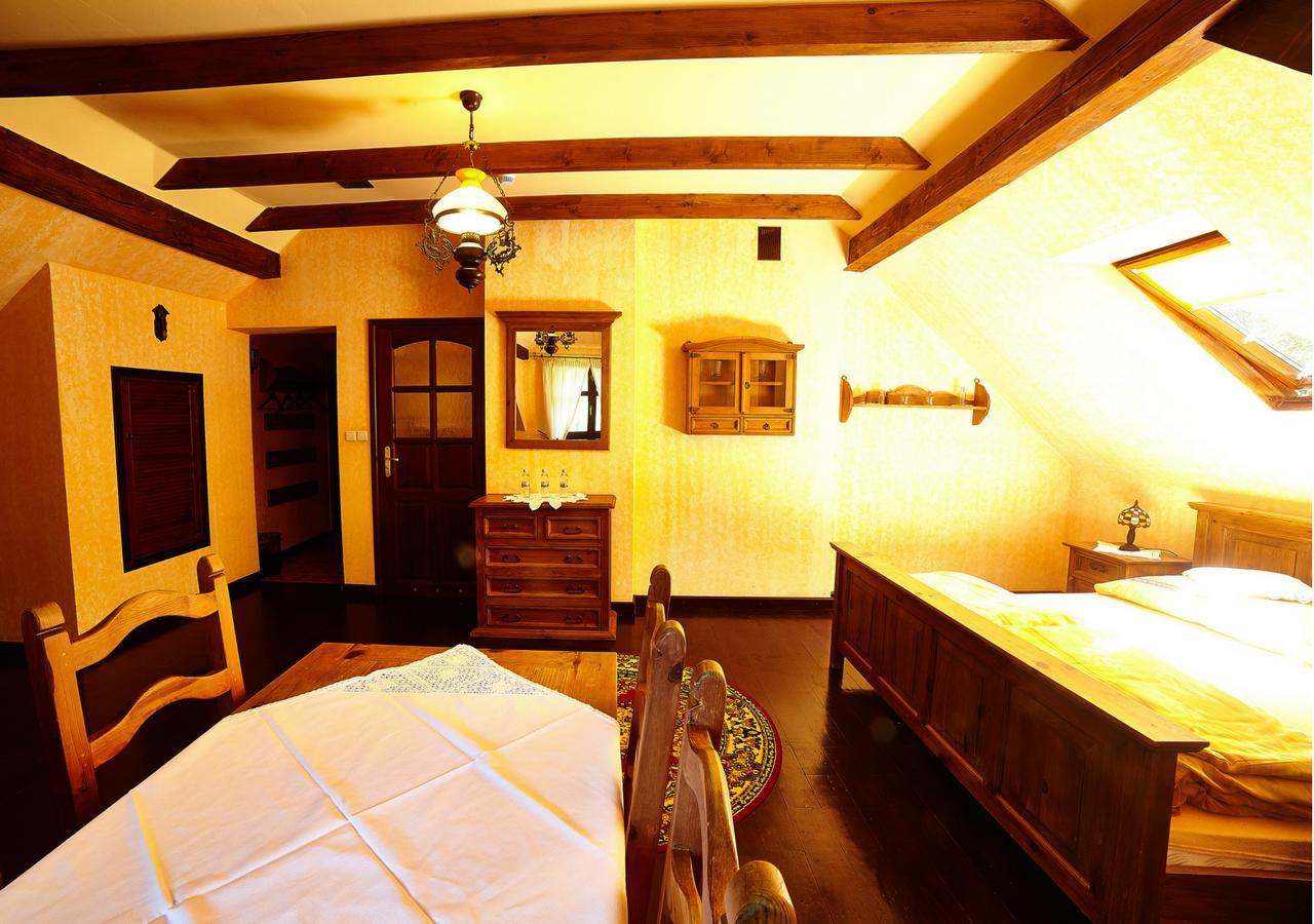 Stylowy Zajazd Pod Czarnym Kogutem Czarna (Bieszczady) Exterior foto