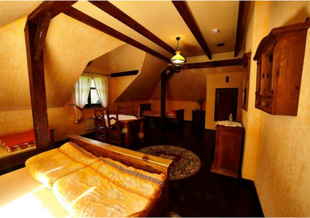 Stylowy Zajazd Pod Czarnym Kogutem Czarna (Bieszczady) Exterior foto